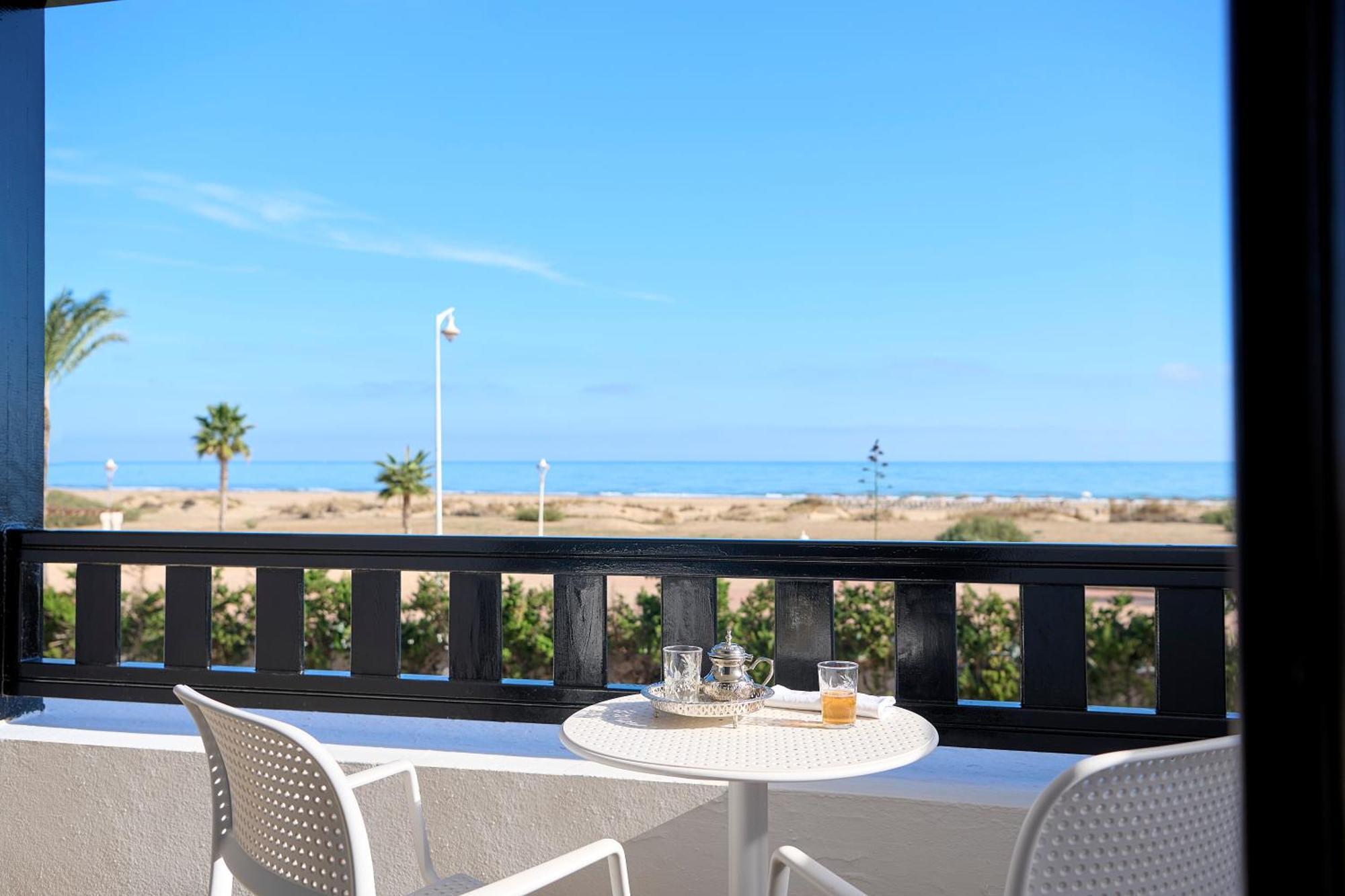 Готель Iberostar Waves Саїдія Екстер'єр фото View of the beach from the hotel
