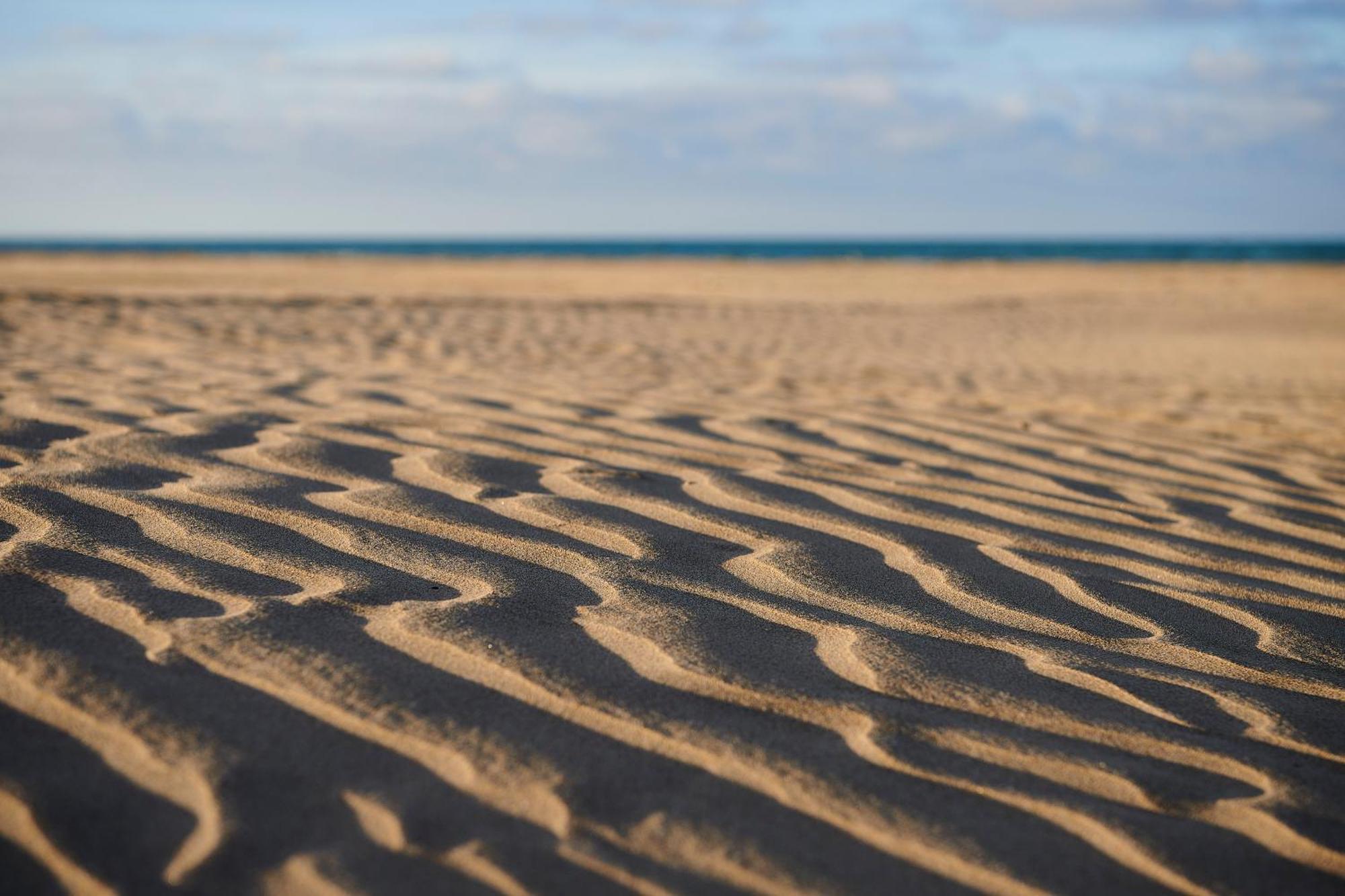 Готель Iberostar Waves Саїдія Екстер'єр фото Sand at the beach