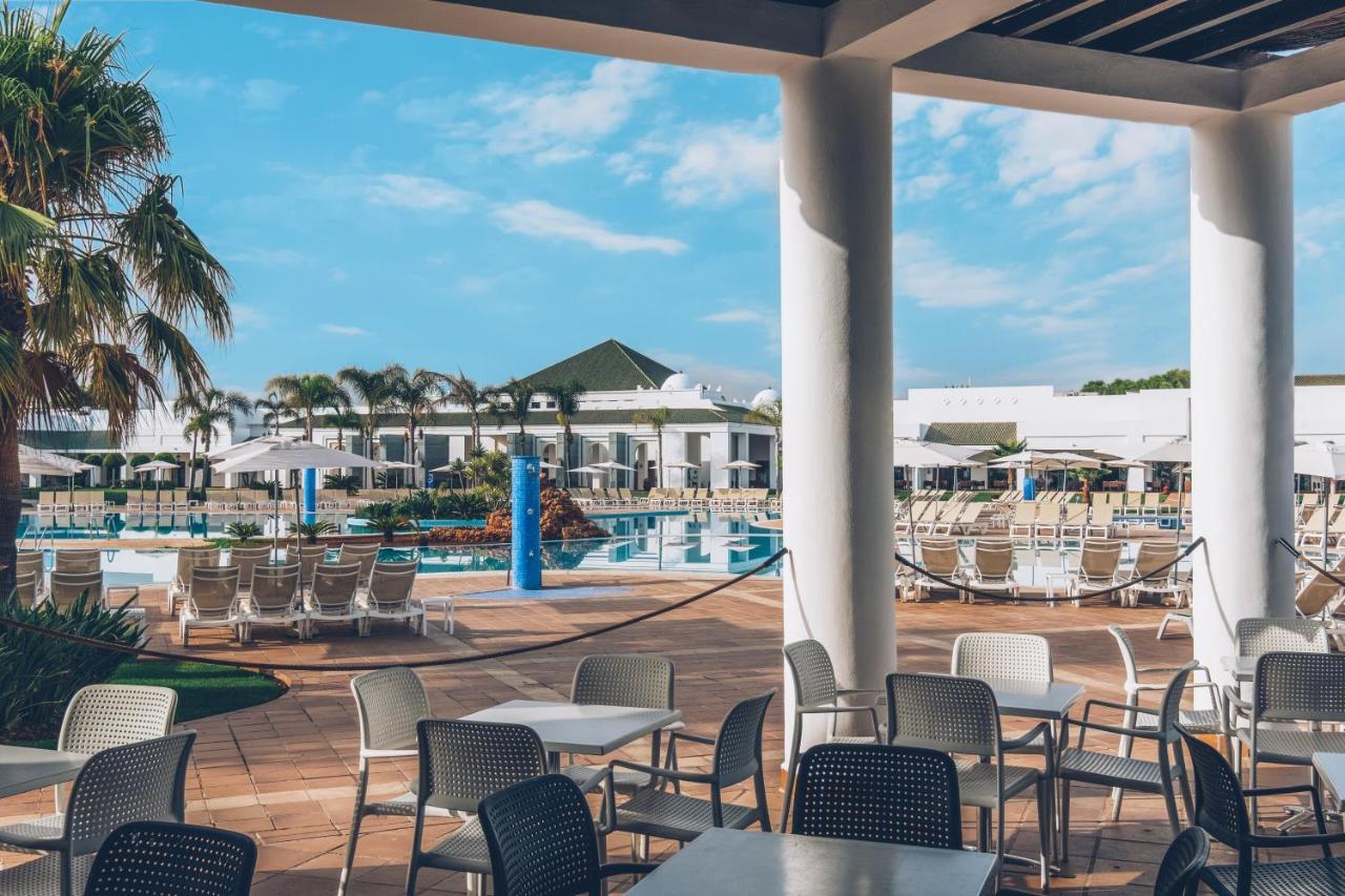 Готель Iberostar Waves Саїдія Екстер'єр фото The pool at the Iberostar Grand Hotel